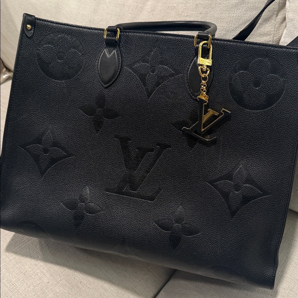 Black Louis Vuitton OnTheGo GM - Picture 5 of 9